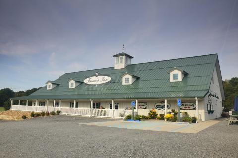 This Petting Zoo In Pennsylvania Is Also A Restaurant And It's Fun For The Whole Family