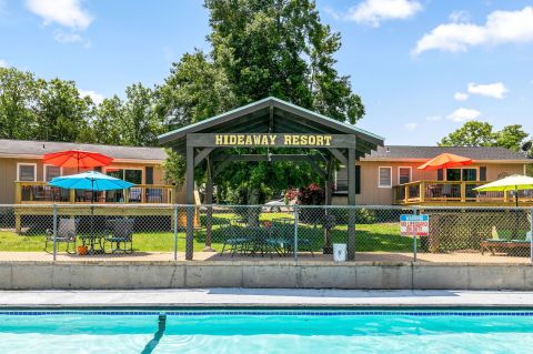 The Waterfront Cabins At Hideaway Resort In Missouri Fill Up Fast, And It's Easy To See Why