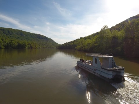 This Summer, Take A River Gorge Tour For The Ultimate Tennessee Day Trip