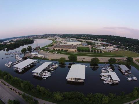 For Some Of The Most Scenic Waterfront Dining In Iowa, Head To The Yardarm