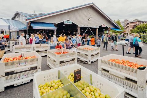 The Best Freshly Baked Bread In The World Is Located At This Washington Farmers Market