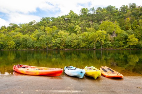 Lake Taneycomo Might Just Be The Best Place For Beginner Kayakers In Missouri