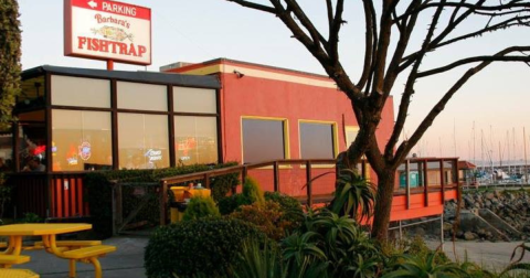 For The Best Clam Chowder Of Your Life, Head To This Hole-In-The-Wall Seafood Restaurant In Northern California