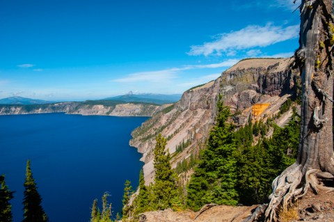 Take A Hike To An Oregon Overlook That’s Like A Medieval Castle