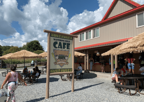 This Safari Park In Virginia Also Has A Restaurant And It's Fun For The Whole Family