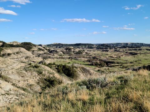 Take A Hike To A North Dakota Overlook That’s Like A Miniature Grand Canyon