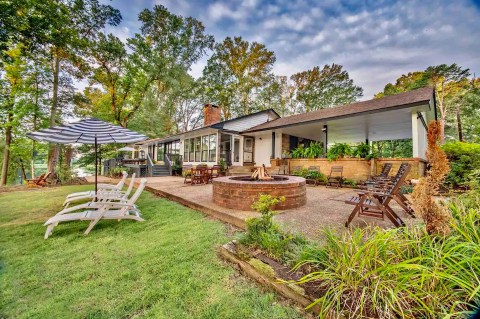 This Lakefront Cottage In Tennessee Is The Ultimate Spot For A Getaway