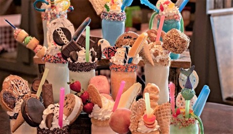 The Outrageous Milkshake Bar In Alabama That’s Piled-High With Goodness