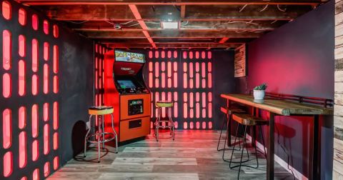 There's An Old-School Pac Man Game At An Airbnb Near Cleveland That Will Delight Your Inner Nerd