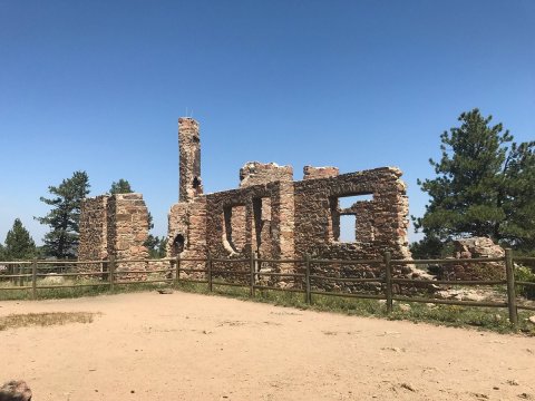 Take A Hike To A Colorado Park That’s Like The Miniature Dunstanburgh Castle