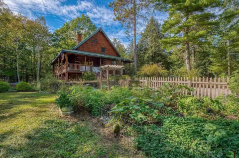 A Night Inside This Beautiful Log Cabin In New Hampshire Is The Summer Getaway Of Your Dreams