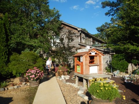 This Certified Wildlife Habitat In Mississippi Is Also A Restaurant And It's Fun For The Whole Family