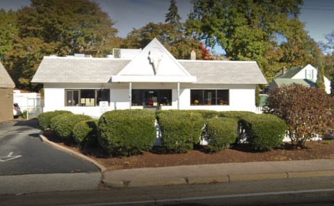 A Trip To Papa’s Ice Cream Shop In Rhode Island Will Make You Feel Like A Kid Again