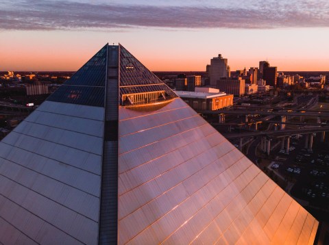 Overlook The Memphis Skyline At This Exceptional Tennessee Restaurant