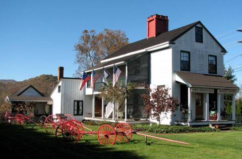 Built By A Self-Taught Genius, West Virginia's Lemuel Chenoweth House Was A True Feat Of Engineering