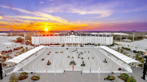 This Equestrian-Centric Resort In Florida Features 7 Restaurants & A Horse-Shaped Bar