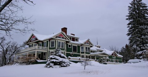 These 10 Haunted Hotels In Maine Will Make Your Stay A Nightmare