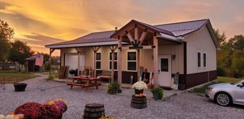 This Airbnb On A Goat Farm In Missouri Is One Of The Coolest Places To Spend The Night