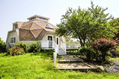 There's A Geodesic Dome Farmhouse Hiding In Methuen, Massachusetts