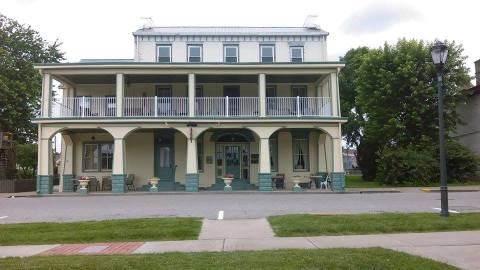 Step Back In Time At The Luxurious Empire House Hotel In Indiana