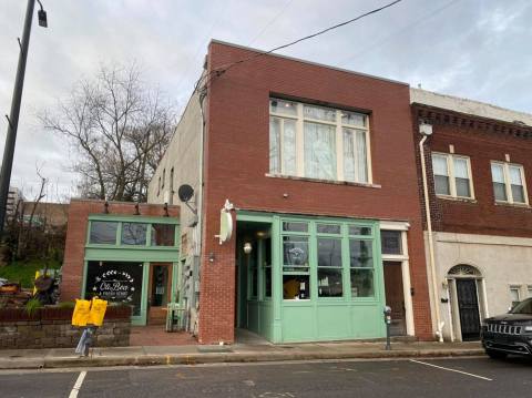 The Massive Brunch Plates At This Iconic Tennessee Restaurant Are The Perfect Way To Start Your Day