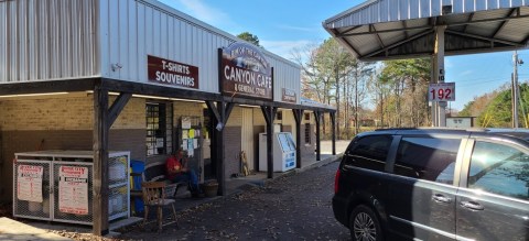 The Middle-Of-Nowhere General Store With Some Of The Best Cheeseburgers In Alabama