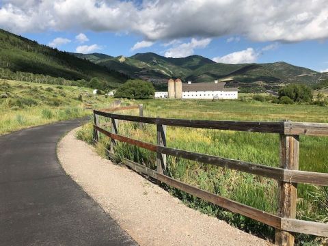 This Beautiful Farm Trail In Utah Is The Perfect Way To Spend An Afternoon Outdoors With The Family