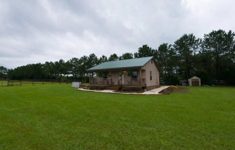 This Cottage Airbnb On A Horse Farm In Alabama Is One Of The Coolest Places To Spend The Night