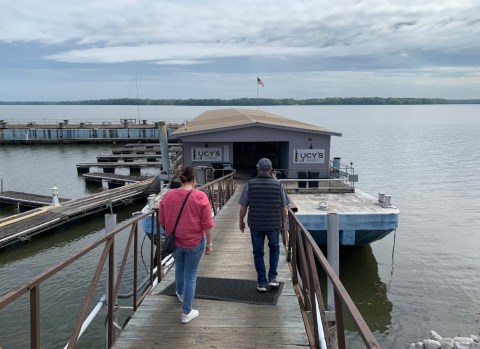 A Floating Bar In Alabama, Lucy's BARge Is The Perfect Spot To Grab A Drink On A Hot Day