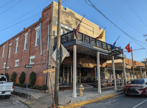 The One Small Town In Louisiana With Delicious Cajun Food On Every Corner