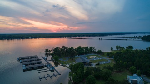 Georgia's Most Beautiful Lakefront Resort Is The Perfect Place For A Relaxing Getaway