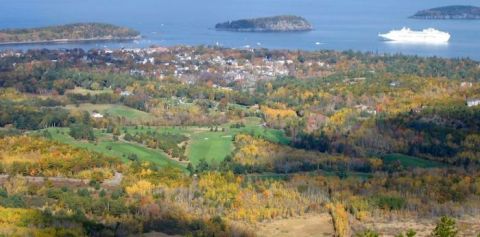 The One Small Town In Maine With Delicious Seafood On Every Corner