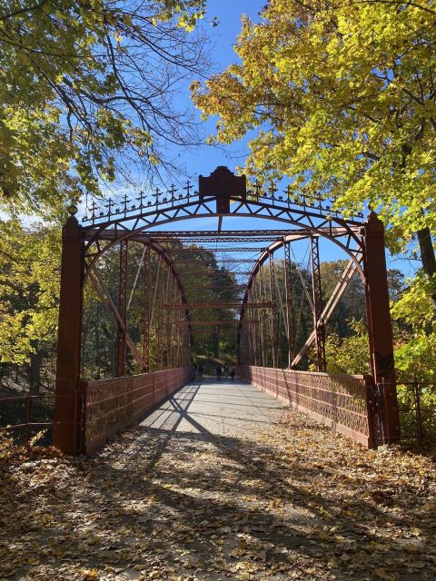 The Beautiful Bridge Hike In Connecticut That Will Completely Mesmerize You