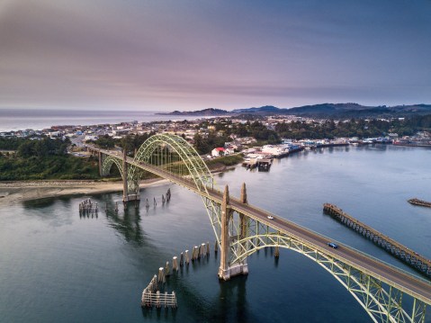 The One Small Town In Oregon With Delicious Seafood On Every Corner