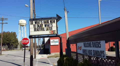 The One Small Town In Illinois With Delicious BBQ Food On Every Corner