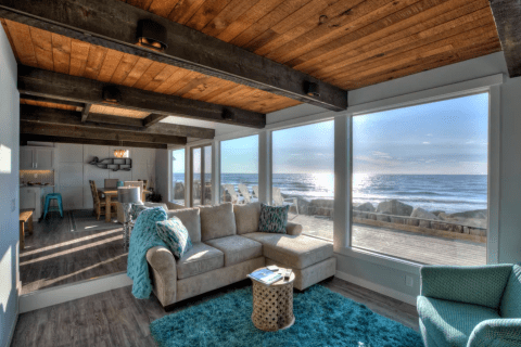 This Oceanfront Airbnb In Washington With Its Own Hot Tub Will Make Your Summer Epic