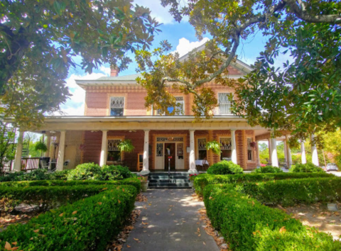 This Upscale Restaurant In A Former South Carolina Stately Family Home Offers An Unforgettable Dining Experience