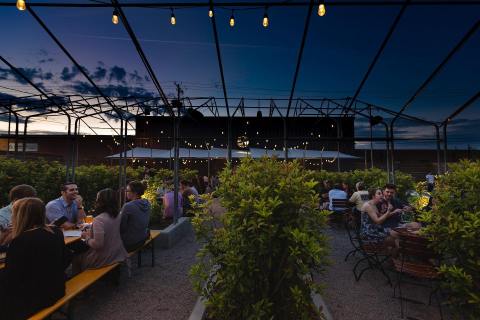 Carrigan's Beer Garden In Alabama Has A Gorgeous Patio That Feels Like Dining In A Secret Garden