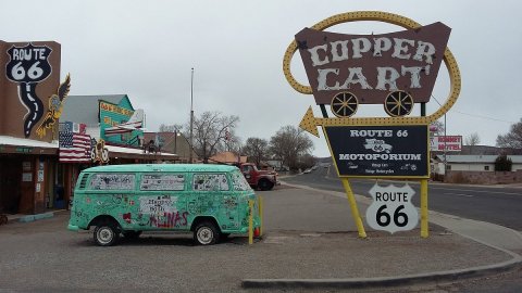 This Route 66 Gift Shop And Classic Car Museum In Arizona Will Take You Back To The Good Ole Days