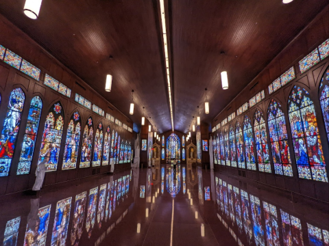 Walk Through Nearly 200 Beautiful Stained Glass Windows At This Unique Museum In Texas