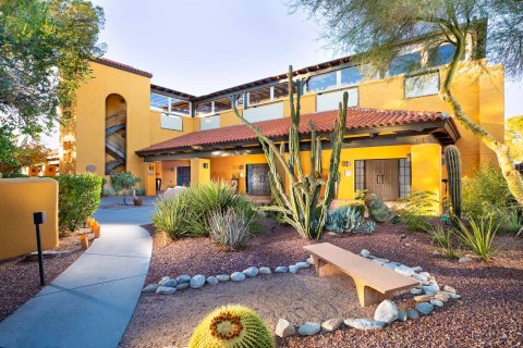 With Hiking Trails And Outdoor Gardens, This Arizona Resort Lets You Experience Nature In Style