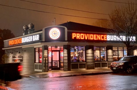 Providence Burger Bar Is A Burger-Themed Restaurant In Rhode Island And It’s Everything You’ve Ever Dreamed Of