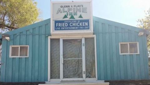 Dine Under A Gargantuan Tree In Nebraska When You Visit The Alpine Inn