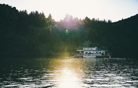 You'll Be Living Peak Lake Life When You Rent A Houseboat On Oregon's Lake Billy Chinook