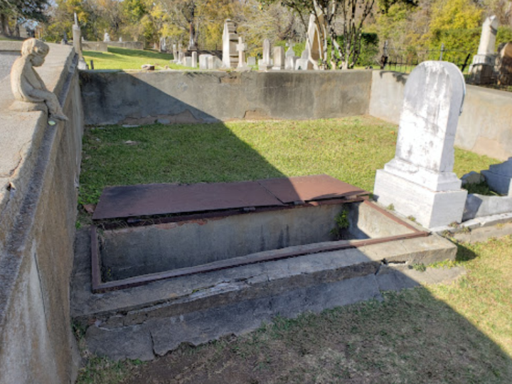 historic natchez Cemetery