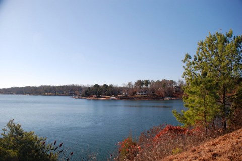 The Clearest Lake In South Carolina, Lake Keowee, Is Almost Too Beautiful To Be Real