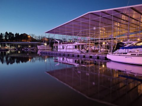 The River Views From Blue Moon Waterfront Grille In Tennessee Are As Praiseworthy As The Food