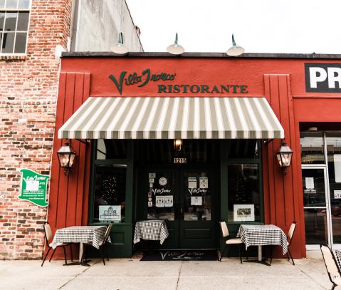 The Oldest Restaurant In South Carolina's Capital Is A Culinary Masterpiece