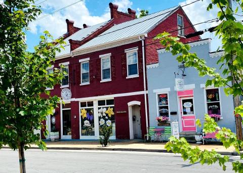 The One Small Town In Missouri With Delicious Sweet Shops On Every Corner