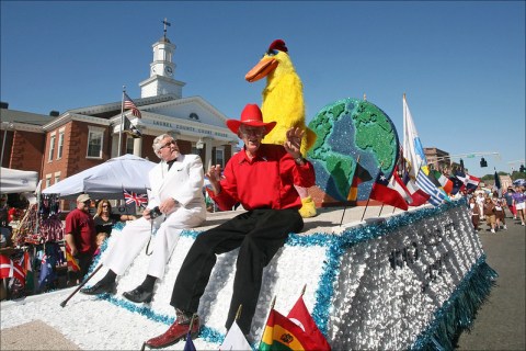 Mingle With Colonel Sanders Lookalikes And Chow Down On Endless Fried Chicken At This Annual Only-In-Kentucky Festival